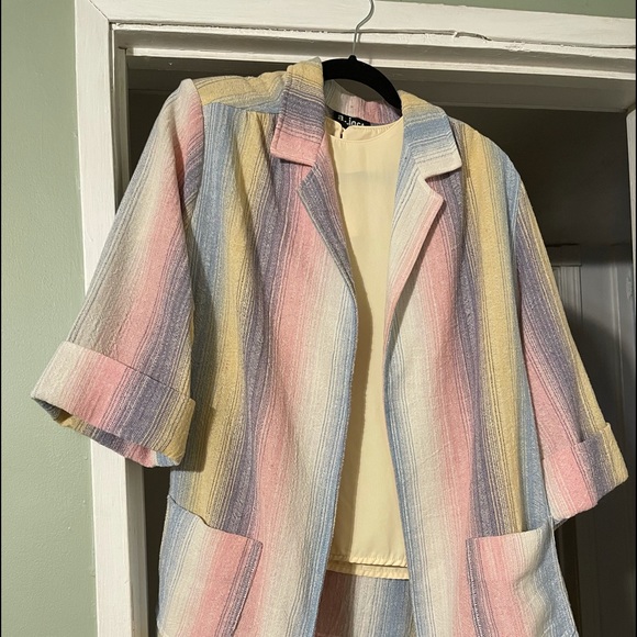 Cream colored blouse - Picture 4 of 4